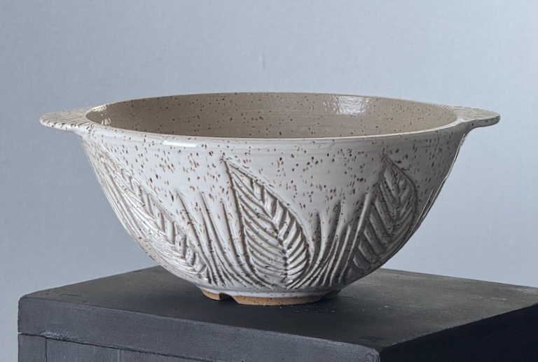 Offwhite Speckled Stoneware Bowl with Carved Design
