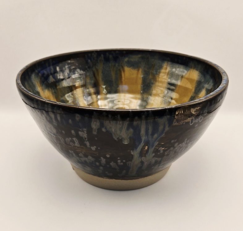 Bowl with dark glaze