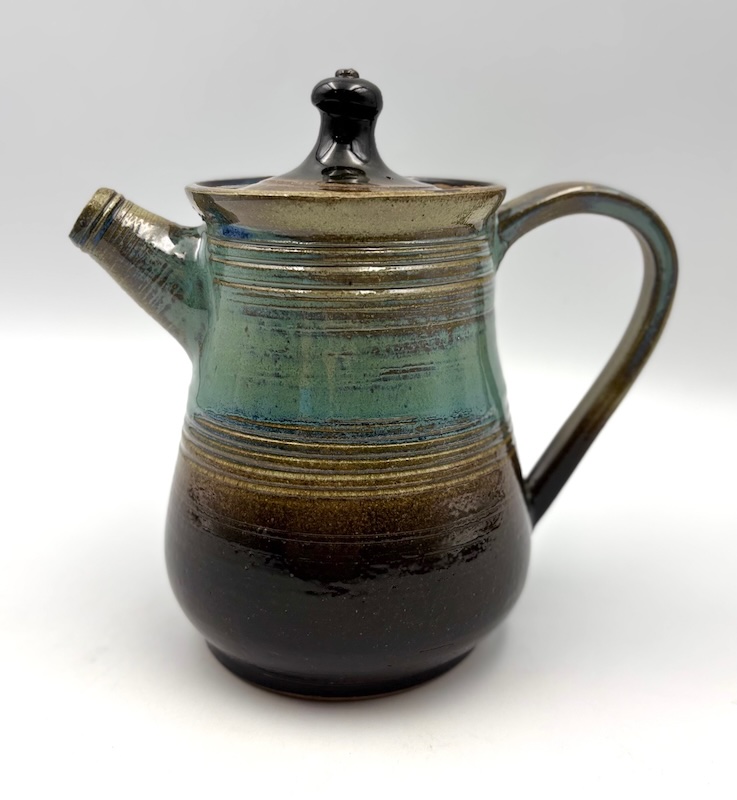 Pouring vessel with multicolored glaze